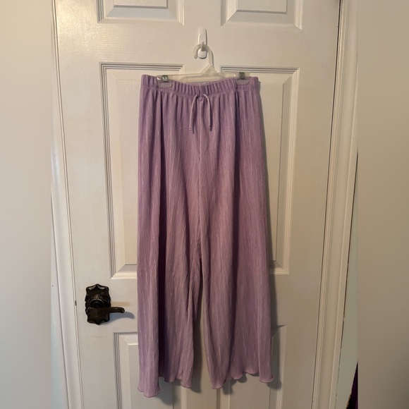 Lilac Flowy Pants - Picture 2 of 5